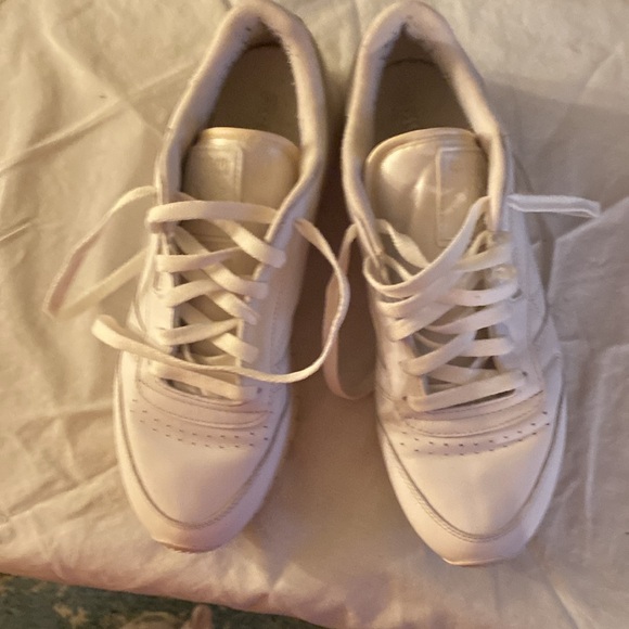 I’m Women’s sneakers Reebok white size 10 good condition - Picture 5 of 5